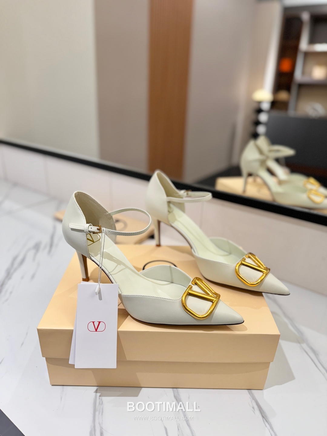 Valentino Garavani VLogo Patent Leather Slingback Pumps 발렌티노 가라바니 V로고 페이턴트 슬링백 펌프스 1