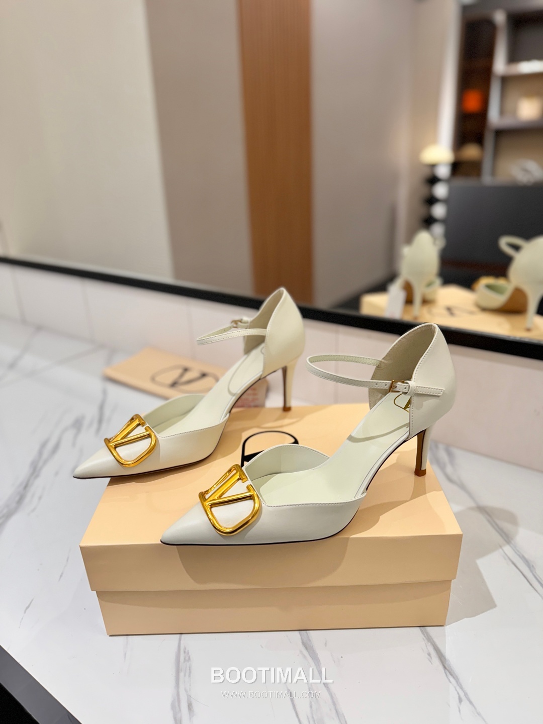 Valentino Garavani VLogo Patent Leather Slingback Pumps 발렌티노 가라바니 V로고 페이턴트 슬링백 펌프스 2