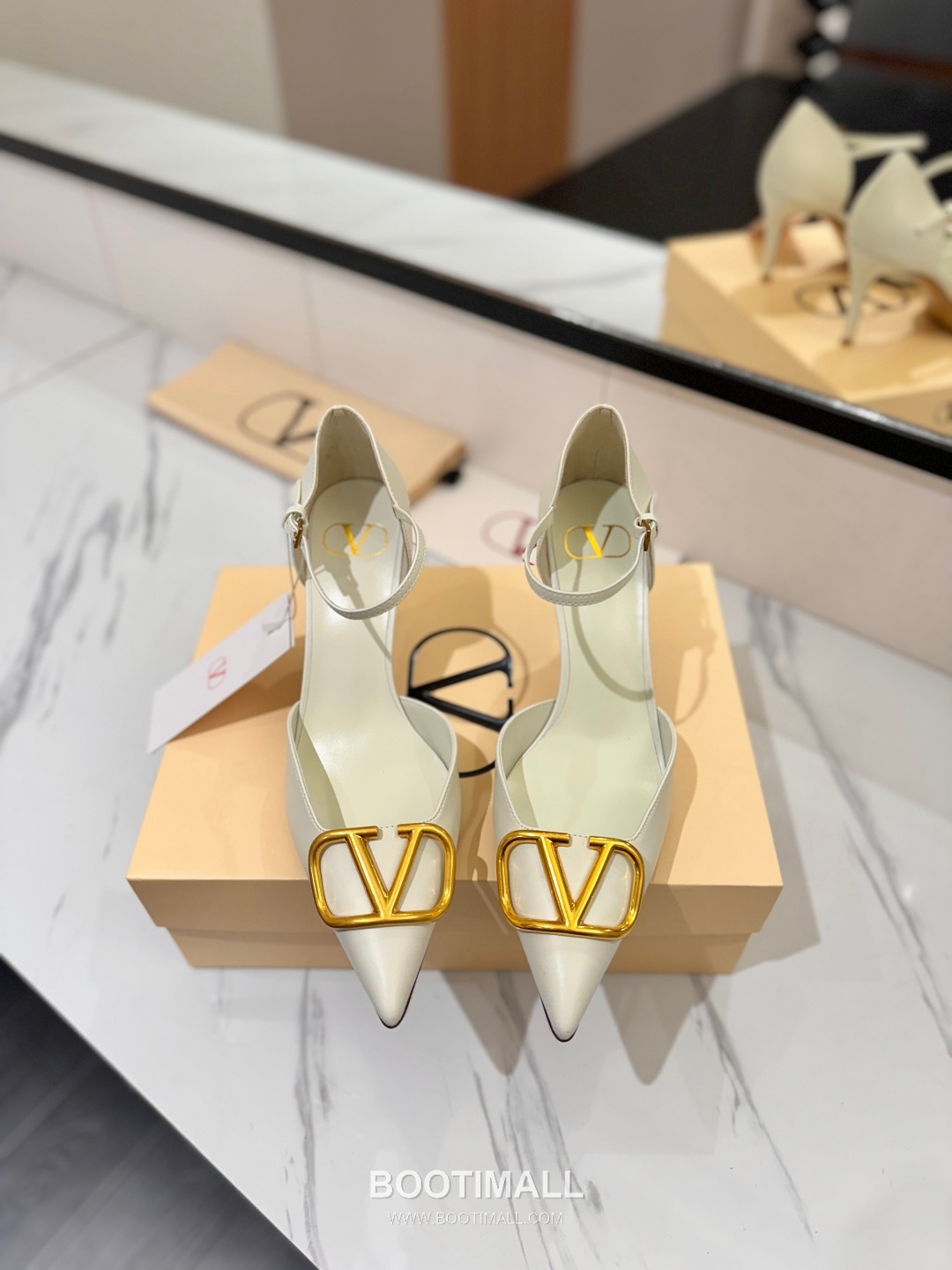 Valentino Garavani VLogo Patent Leather Slingback Pumps 발렌티노 가라바니 V로고 페이턴트 슬링백 펌프스 3