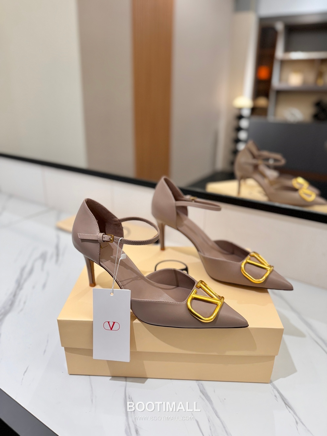 Valentino Garavani VLogo Patent Leather Slingback Pumps 발렌티노 가라바니 V로고 페이턴트 슬링백 펌프스 1