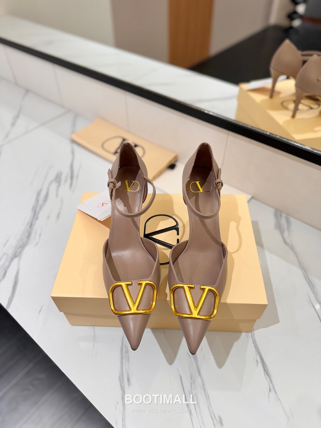 Valentino Garavani VLogo Patent Leather Slingback Pumps 발렌티노 가라바니 V로고 페이턴트 슬링백 펌프스 3