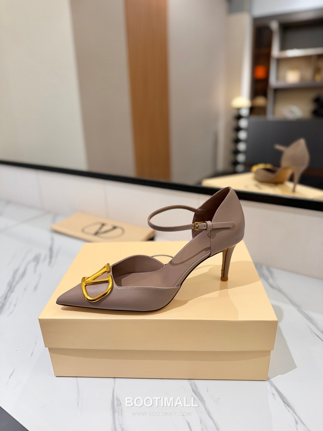 Valentino Garavani VLogo Patent Leather Slingback Pumps 발렌티노 가라바니 V로고 페이턴트 슬링백 펌프스 4