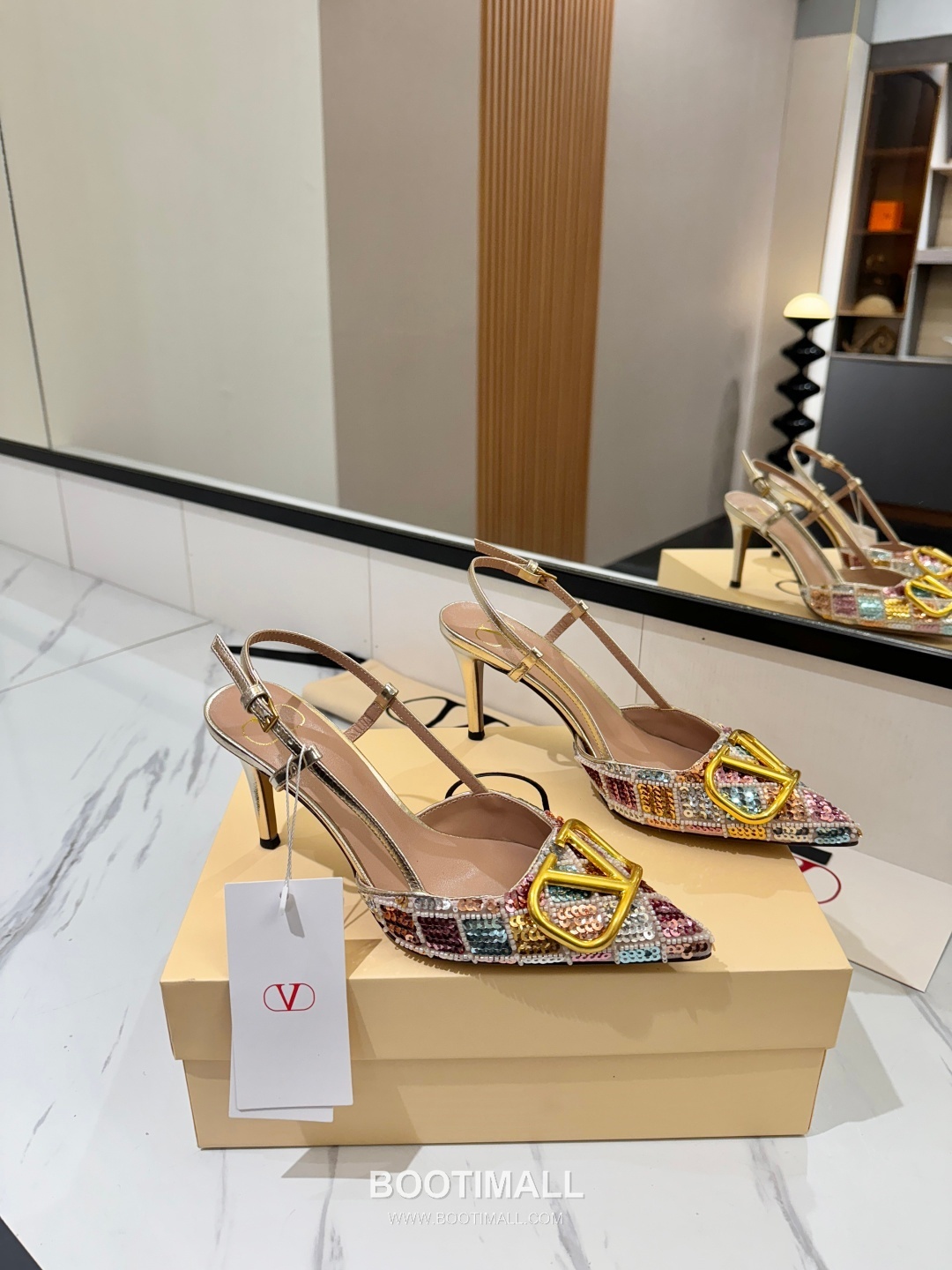 Valentino Garavani VLogo Patent Leather Slingback Pumps 발렌티노 가라바니 V로고 페이턴트 슬링백 펌프스 1