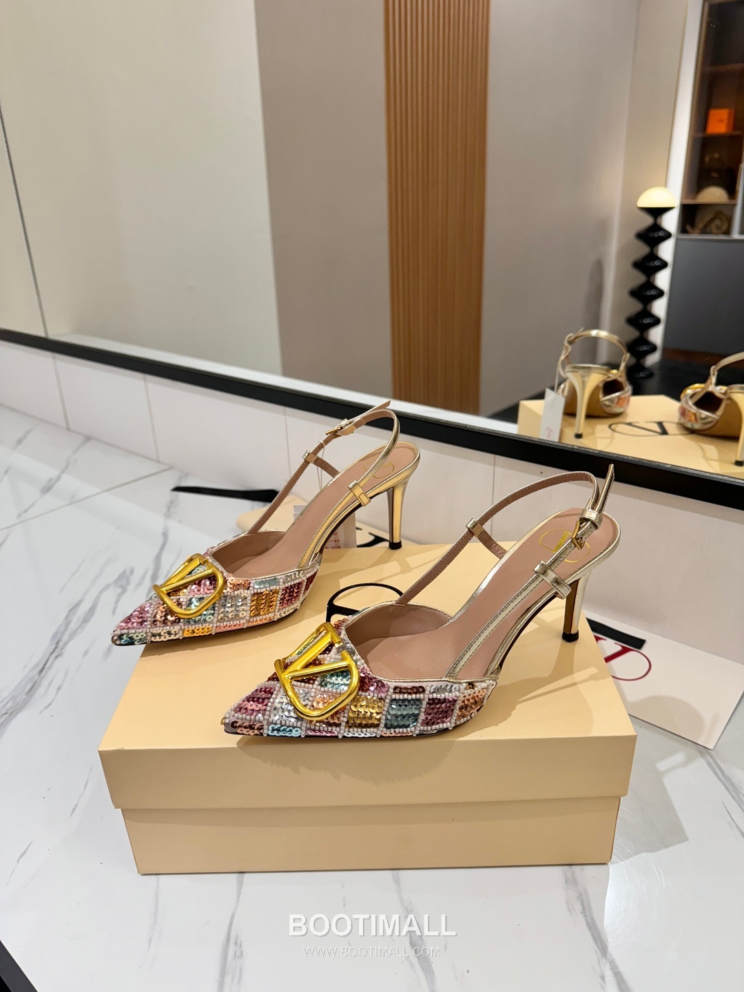 Valentino Garavani VLogo Patent Leather Slingback Pumps 발렌티노 가라바니 V로고 페이턴트 슬링백 펌프스 2