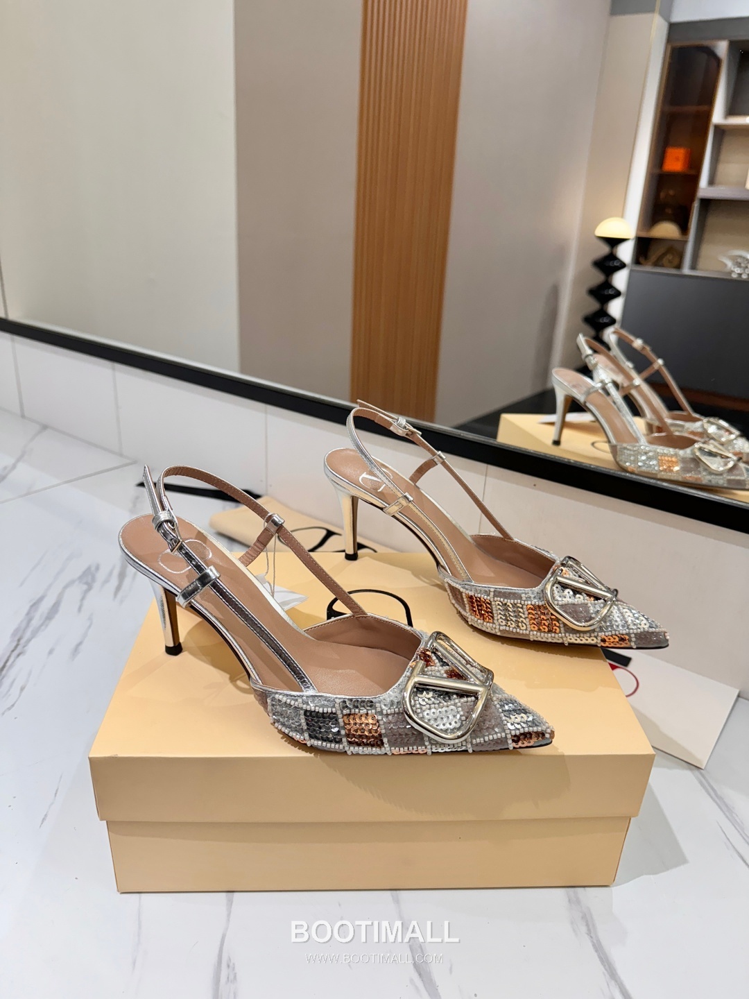 Valentino Garavani VLogo Patent Leather Slingback Pumps 발렌티노 가라바니 V로고 페이턴트 슬링백 펌프스 1