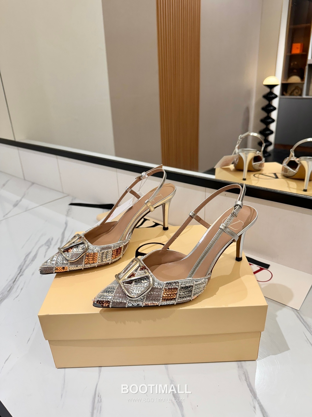 Valentino Garavani VLogo Patent Leather Slingback Pumps 발렌티노 가라바니 V로고 페이턴트 슬링백 펌프스 2
