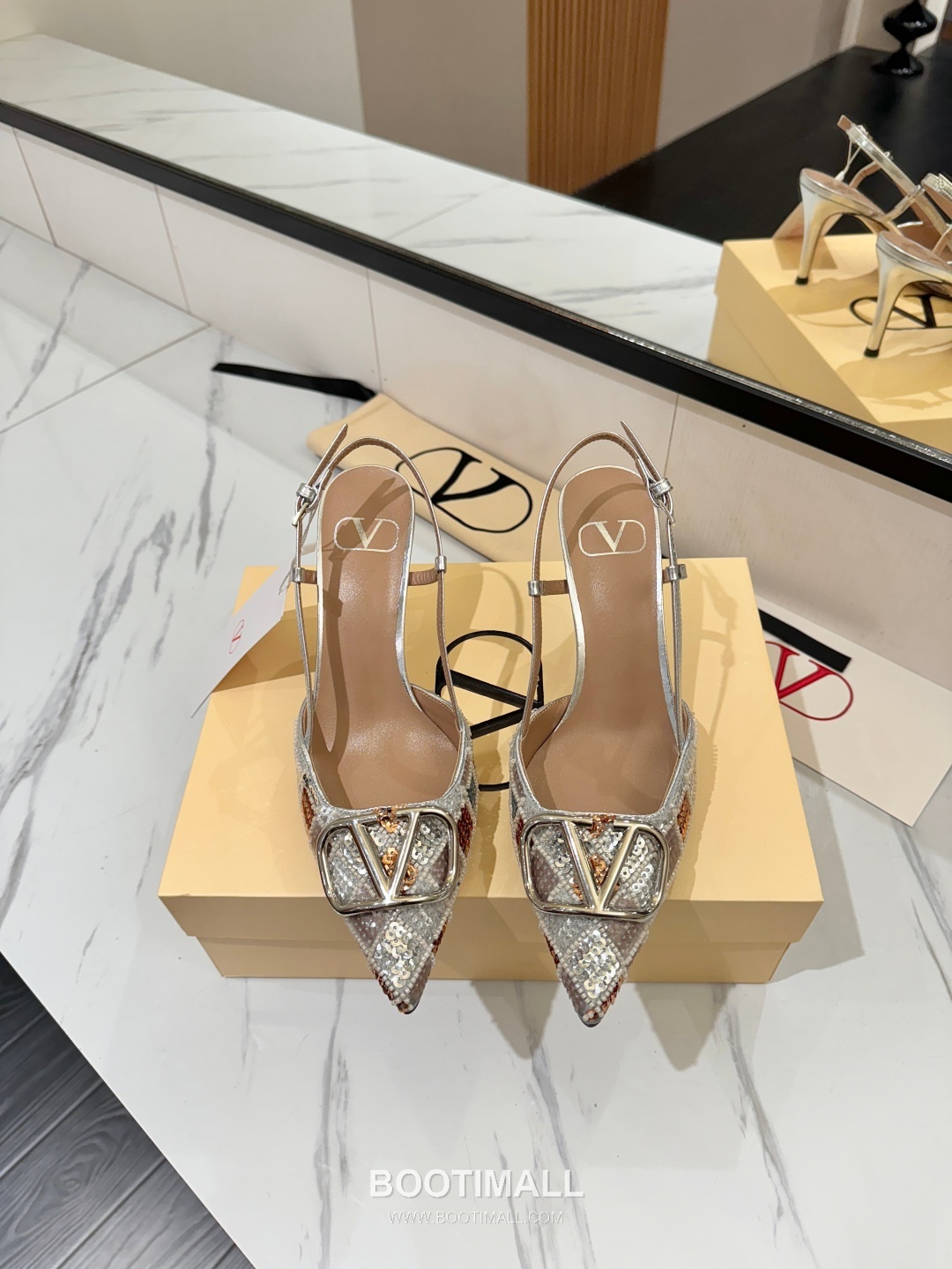 Valentino Garavani VLogo Patent Leather Slingback Pumps 발렌티노 가라바니 V로고 페이턴트 슬링백 펌프스 3