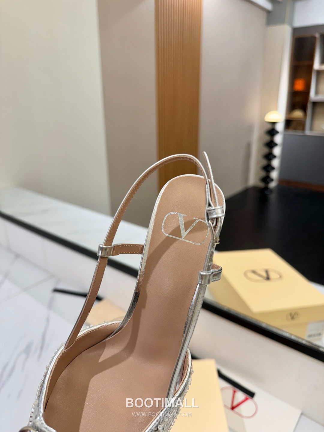 Valentino Garavani VLogo Patent Leather Slingback Pumps 발렌티노 가라바니 V로고 페이턴트 슬링백 펌프스 8