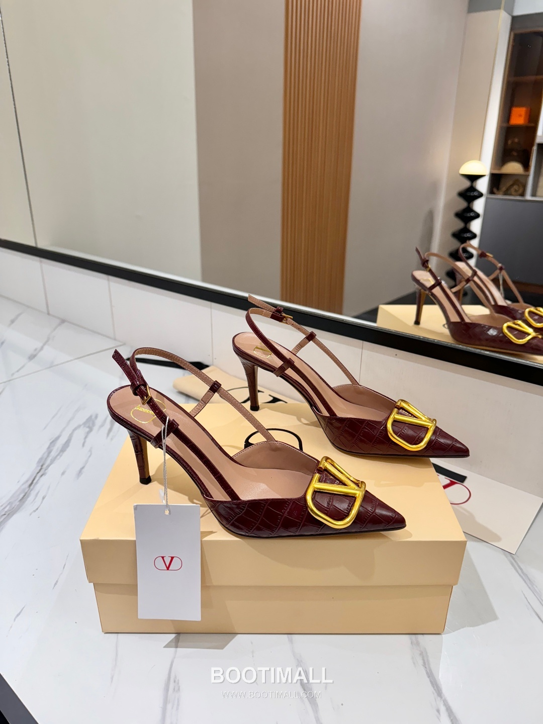 Valentino Garavani VLogo Patent Leather Slingback Pumps 발렌티노 가라바니 V로고 페이턴트 슬링백 펌프스 1