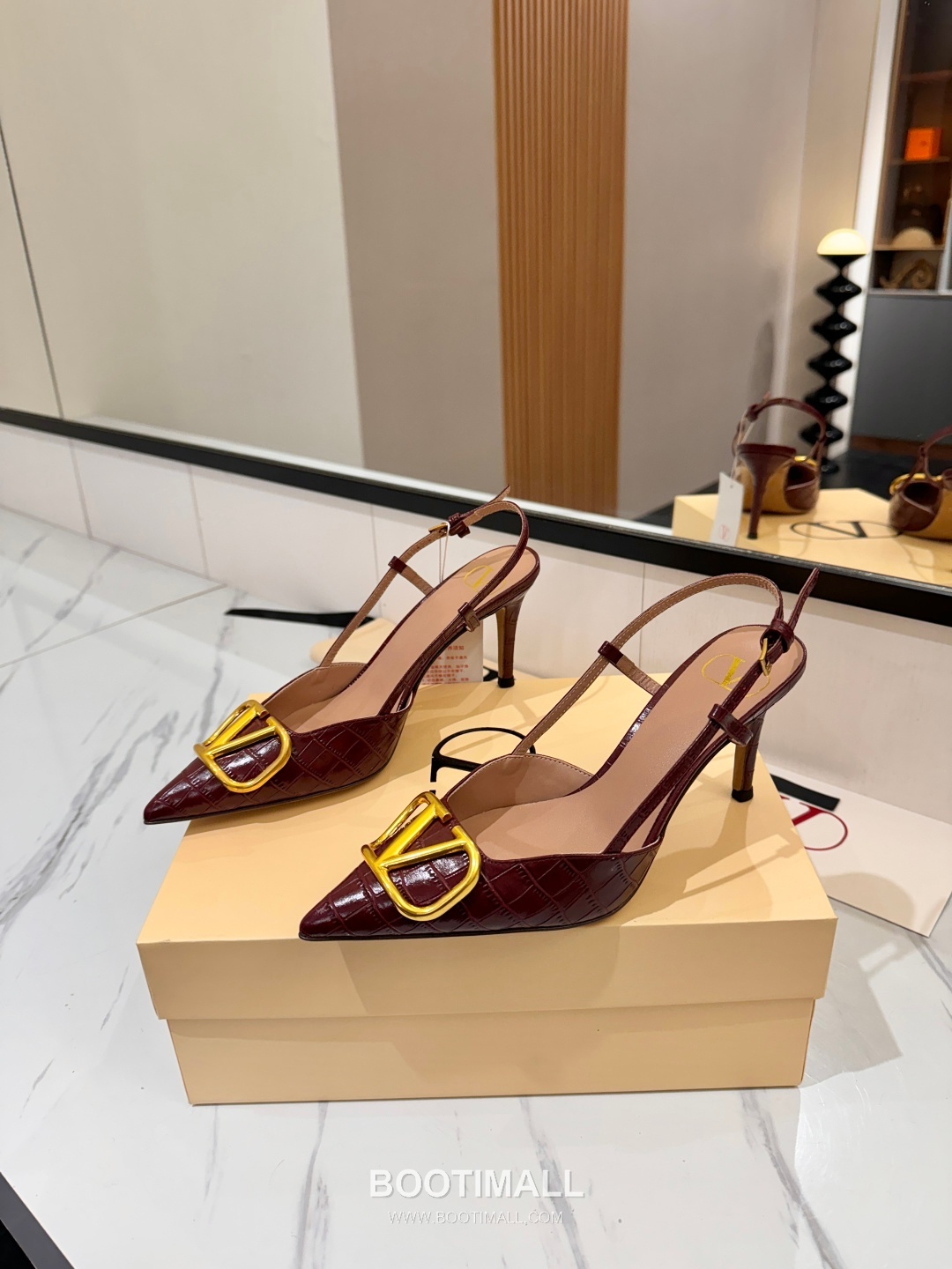 Valentino Garavani VLogo Patent Leather Slingback Pumps 발렌티노 가라바니 V로고 페이턴트 슬링백 펌프스 2