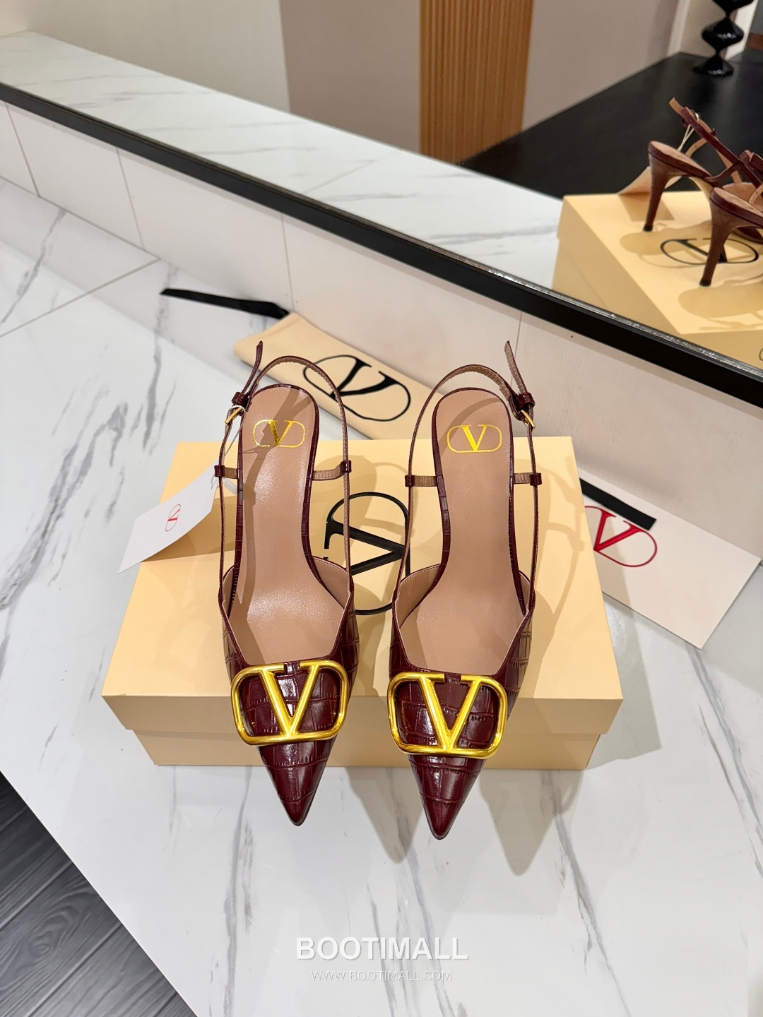 Valentino Garavani VLogo Patent Leather Slingback Pumps 발렌티노 가라바니 V로고 페이턴트 슬링백 펌프스 3