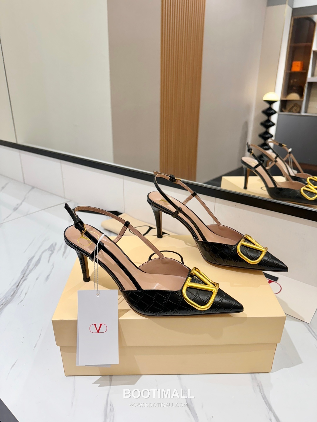 Valentino Garavani VLogo Patent Leather Slingback Pumps 발렌티노 가라바니 V로고 페이턴트 슬링백 펌프스 1