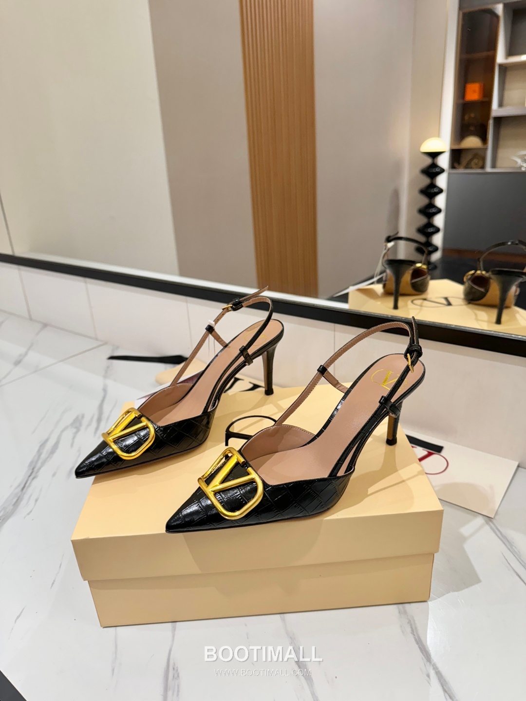 Valentino Garavani VLogo Patent Leather Slingback Pumps 발렌티노 가라바니 V로고 페이턴트 슬링백 펌프스 2