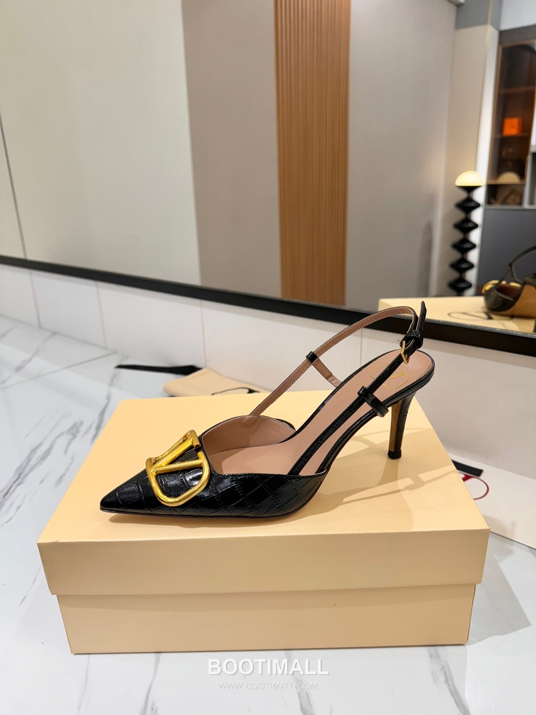 Valentino Garavani VLogo Patent Leather Slingback Pumps 발렌티노 가라바니 V로고 페이턴트 슬링백 펌프스 4