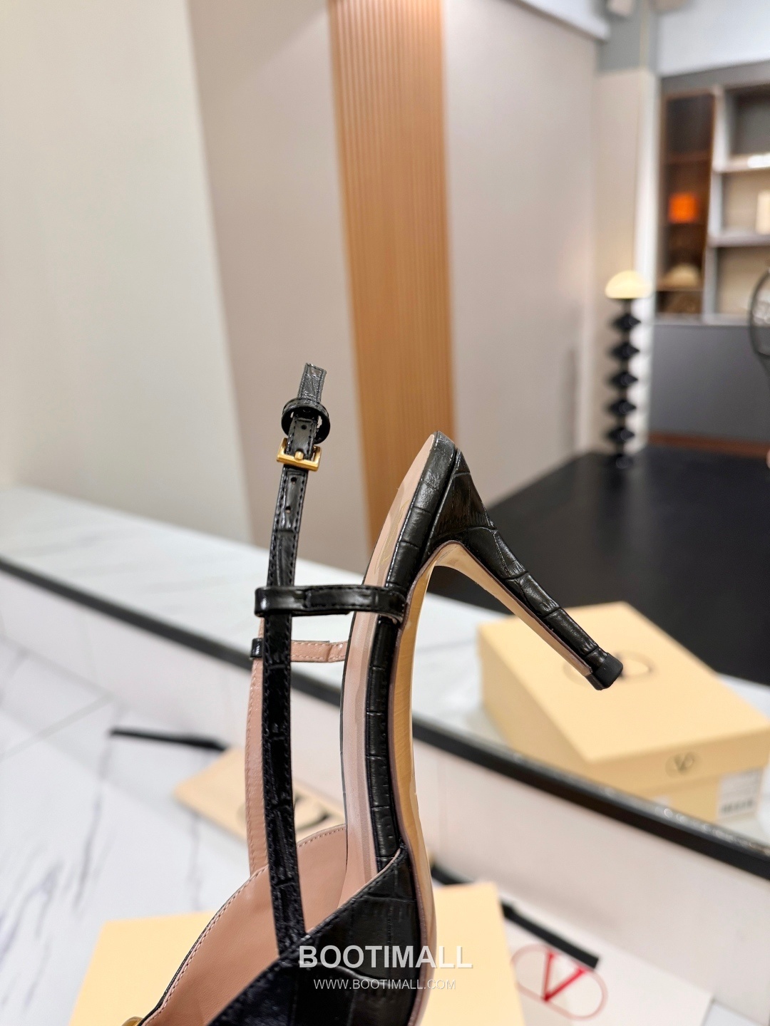 Valentino Garavani VLogo Patent Leather Slingback Pumps 발렌티노 가라바니 V로고 페이턴트 슬링백 펌프스 7