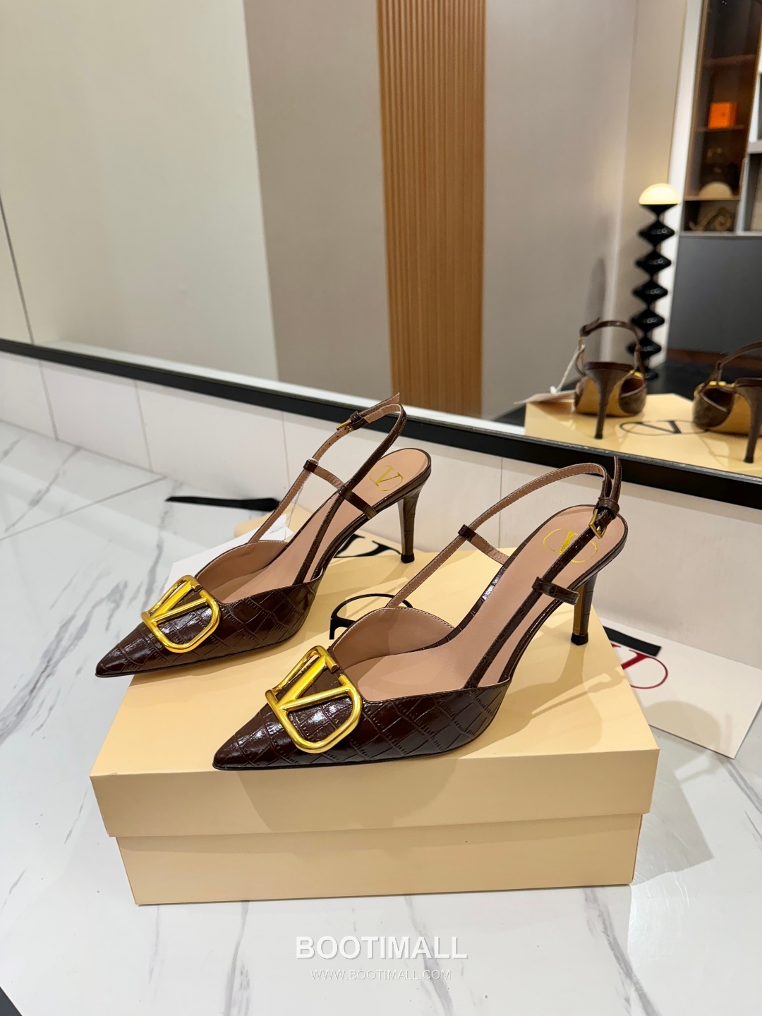 Valentino Garavani VLogo Patent Leather Slingback Pumps 발렌티노 가라바니 V로고 페이턴트 슬링백 펌프스 2