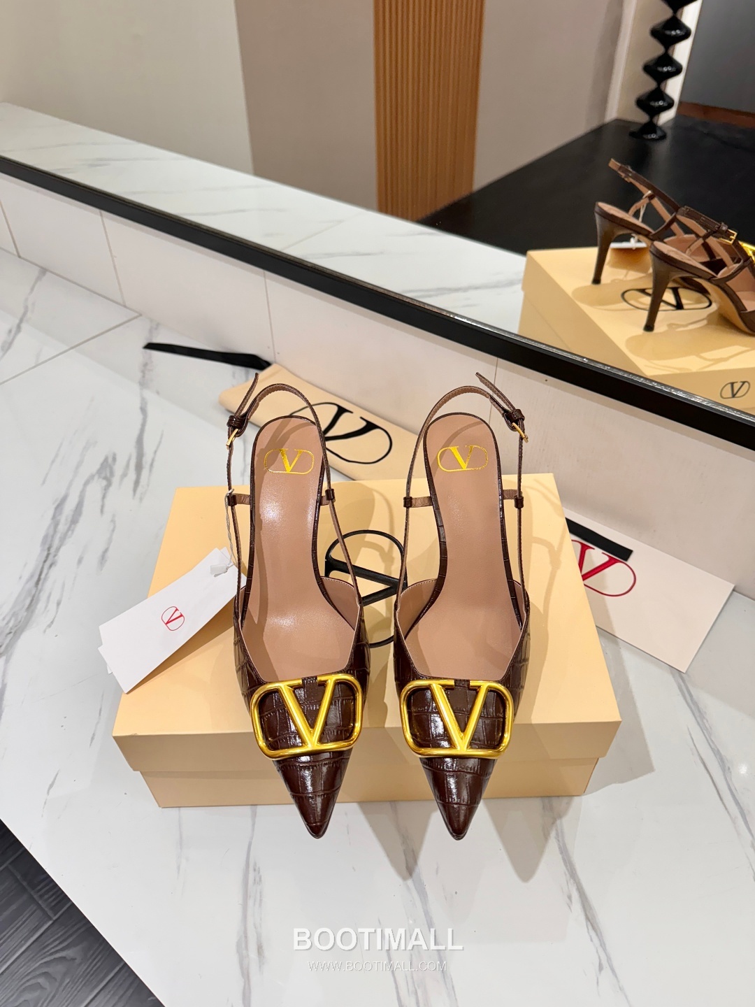 Valentino Garavani VLogo Patent Leather Slingback Pumps 발렌티노 가라바니 V로고 페이턴트 슬링백 펌프스 3