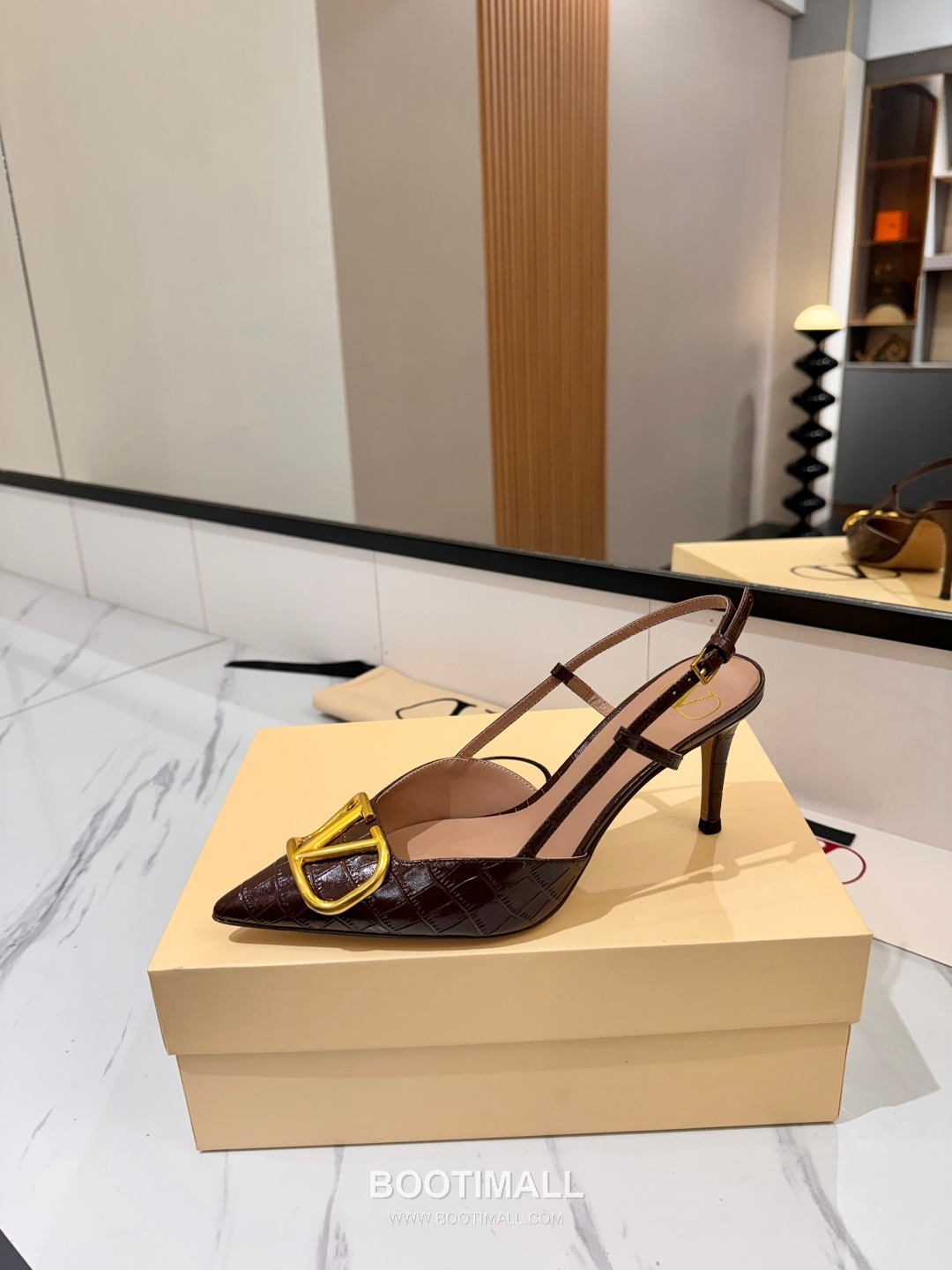 Valentino Garavani VLogo Patent Leather Slingback Pumps 발렌티노 가라바니 V로고 페이턴트 슬링백 펌프스 4