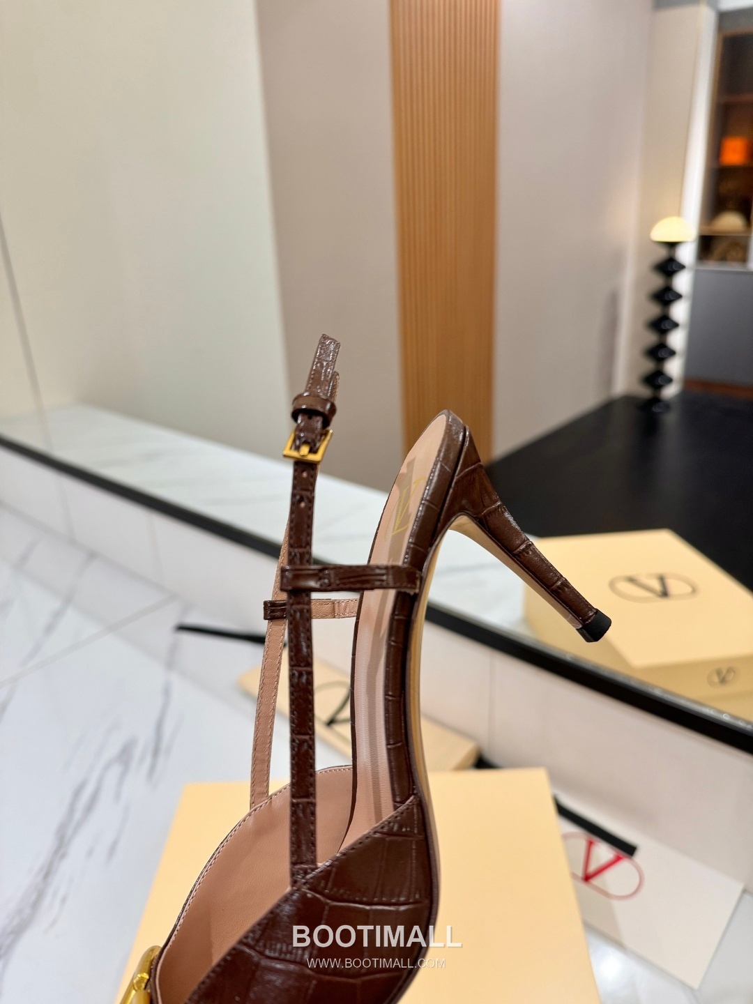 Valentino Garavani VLogo Patent Leather Slingback Pumps 발렌티노 가라바니 V로고 페이턴트 슬링백 펌프스 7