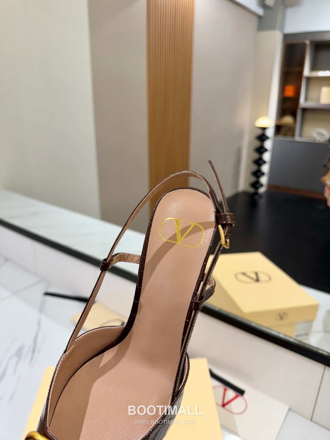 Valentino Garavani VLogo Patent Leather Slingback Pumps 발렌티노 가라바니 V로고 페이턴트 슬링백 펌프스 8