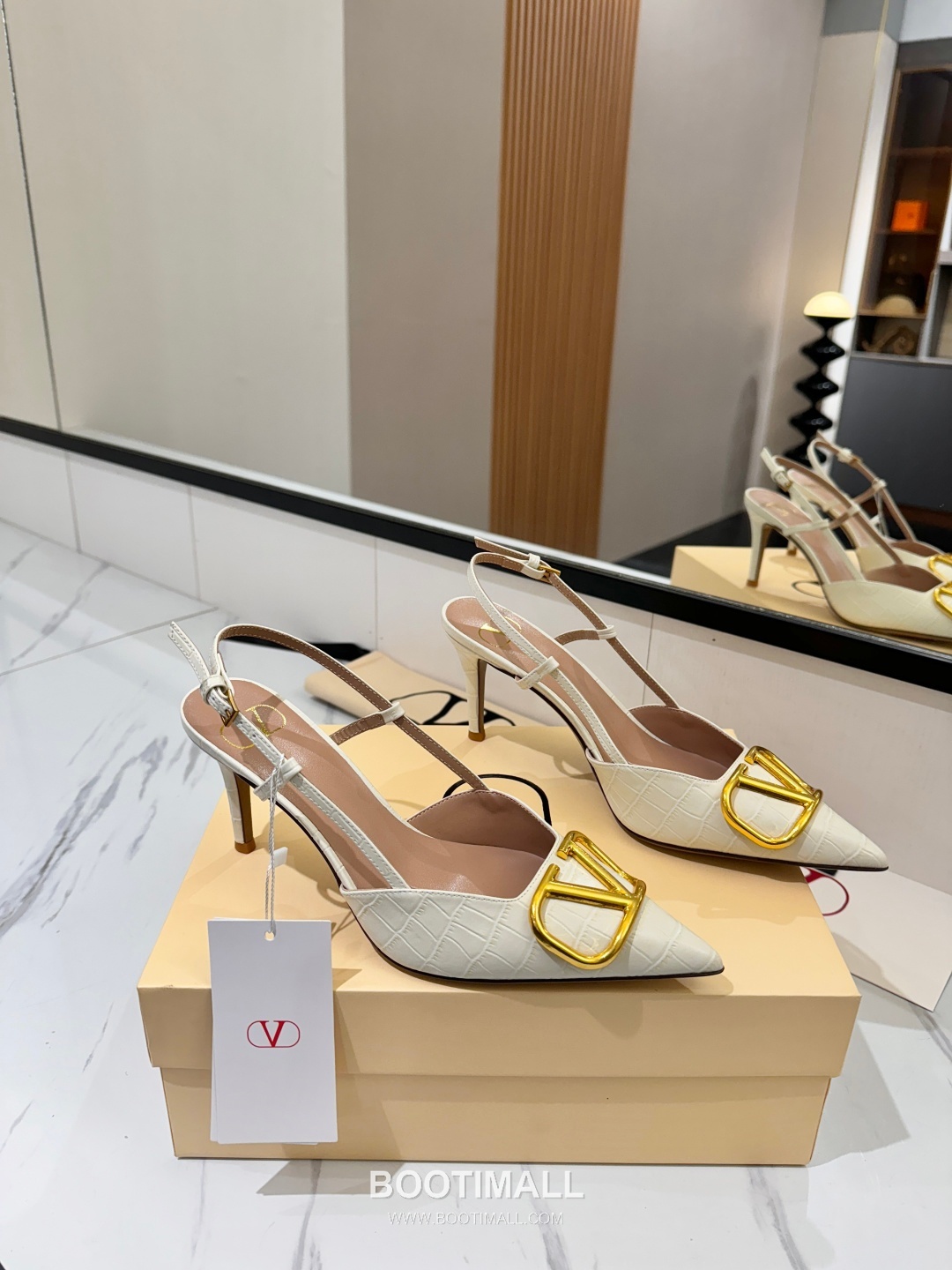 Valentino Garavani VLogo Patent Leather Slingback Pumps 발렌티노 가라바니 V로고 페이턴트 슬링백 펌프스 1