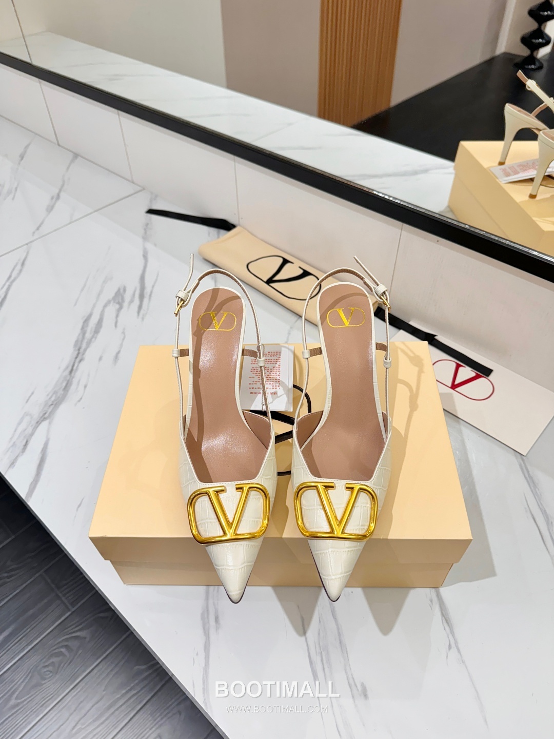 Valentino Garavani VLogo Patent Leather Slingback Pumps 발렌티노 가라바니 V로고 페이턴트 슬링백 펌프스 3