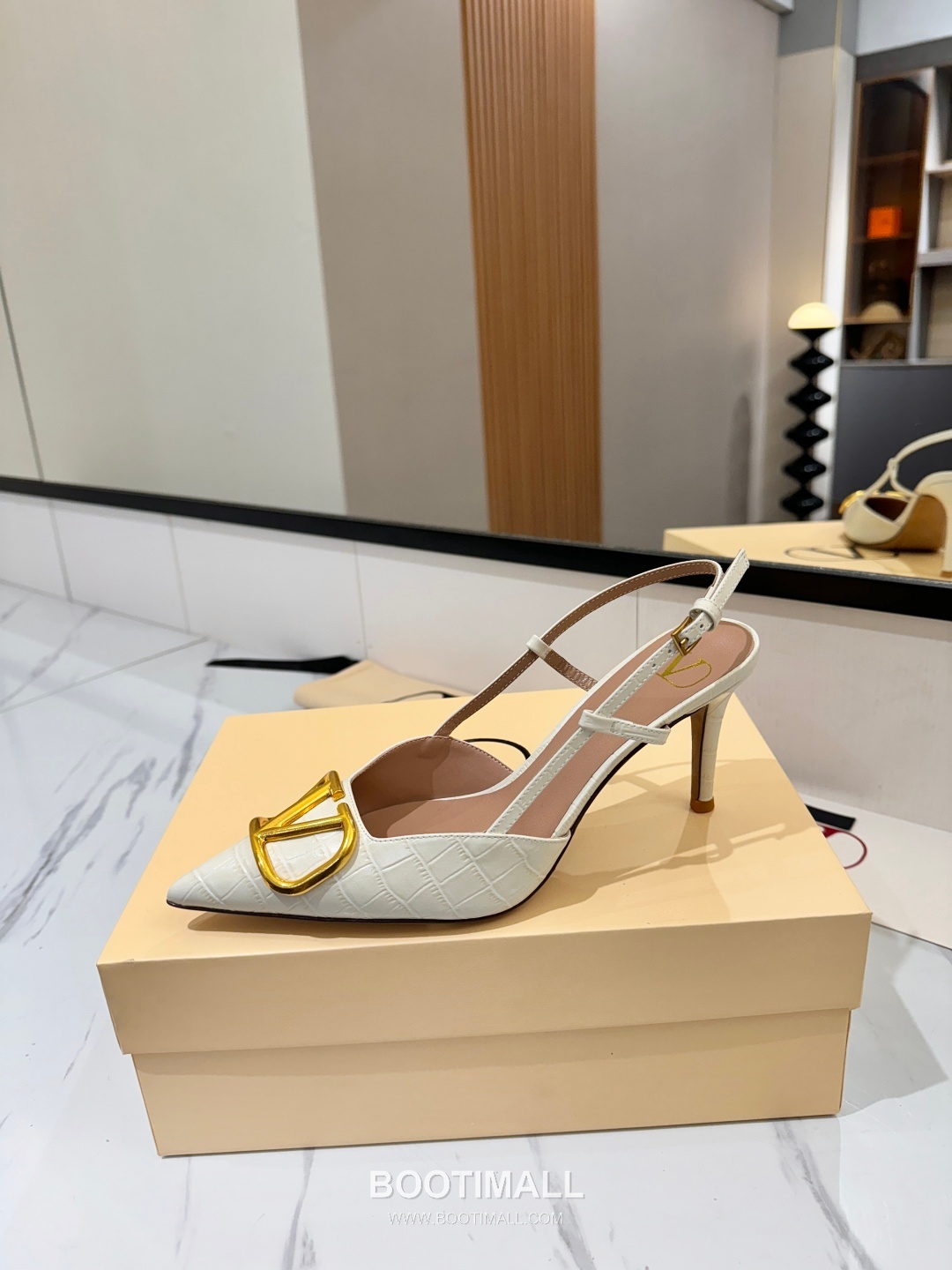Valentino Garavani VLogo Patent Leather Slingback Pumps 발렌티노 가라바니 V로고 페이턴트 슬링백 펌프스 4