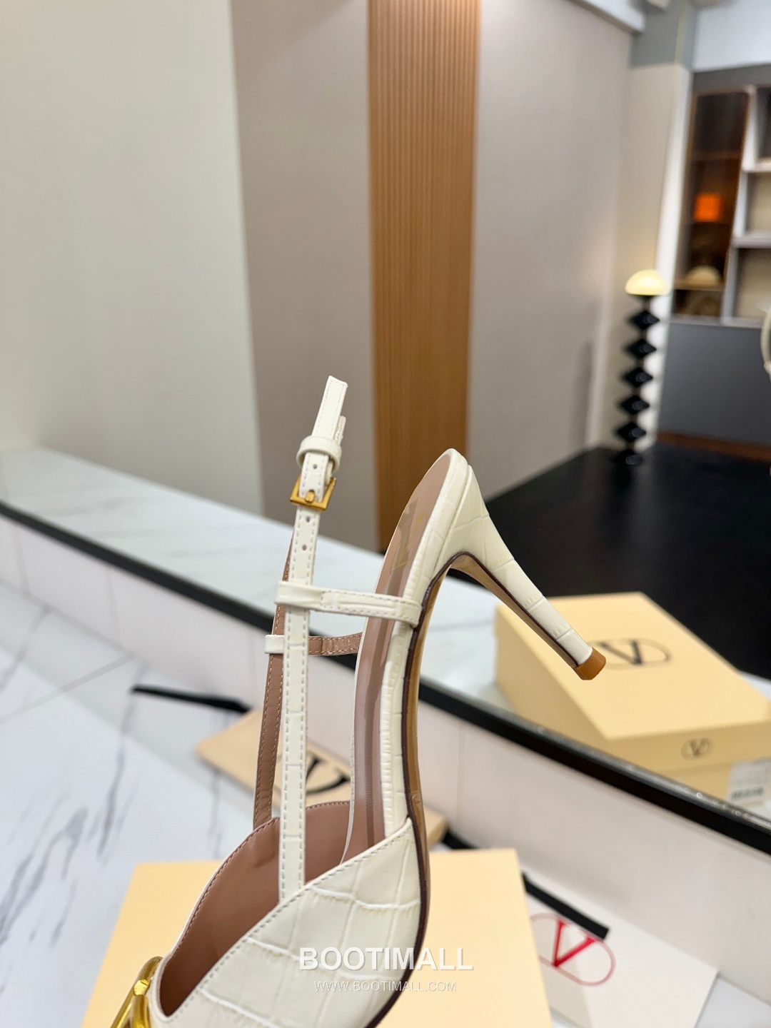 Valentino Garavani VLogo Patent Leather Slingback Pumps 발렌티노 가라바니 V로고 페이턴트 슬링백 펌프스 8