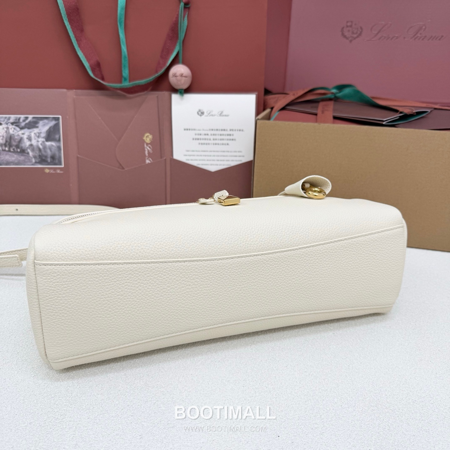 Loro Piana Extra Softy Bag L33 Top Handle Bag FAQ6591 로로피아나 엑스트라 소프티 백 L33 토트백 카프스킨 33cm 2