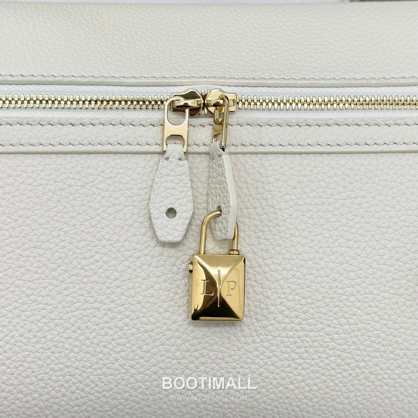 Loro Piana Extra Softy Bag L33 Top Handle Bag FAQ6591 로로피아나 엑스트라 소프티 백 L33 토트백 카프스킨 33cm 5