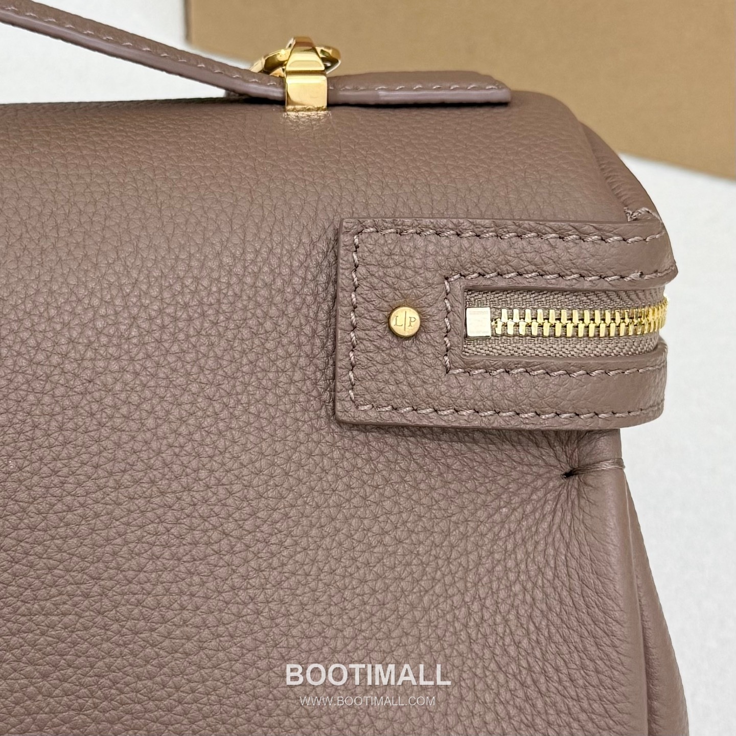 Loro Piana Extra Softy Bag L33 Top Handle Bag FAQ6591 로로피아나 엑스트라 소프티 백 L33 토트백 카프스킨 33cm 7