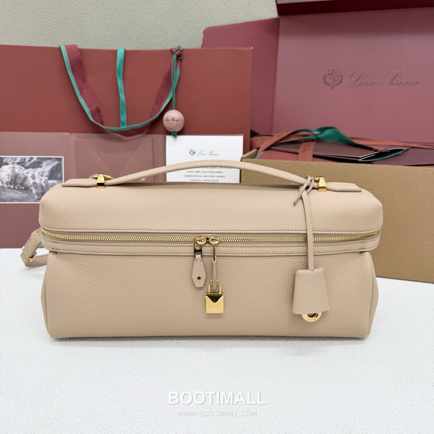Loro Piana Extra Softy Bag L33 Top Handle Bag FAQ6591 로로피아나 엑스트라 소프티 백 L33 토트백 카프스킨 33cm 1