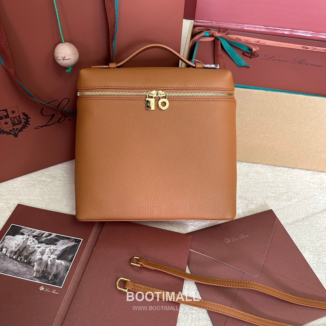 Loro Piana Extra Pocket Backpack FAM6491 로로피아나 엑스트라 포켓 백팩 카프스킨 23.5cm 1