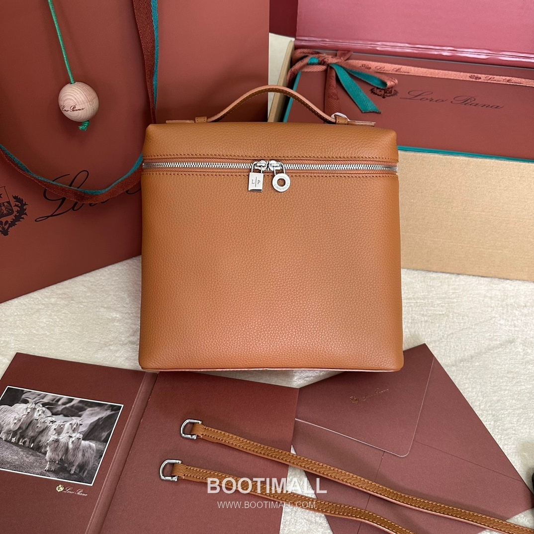 Loro Piana Extra Pocket Backpack FAM6491 로로피아나 엑스트라 포켓 백팩 카프스킨 23.5cm 1