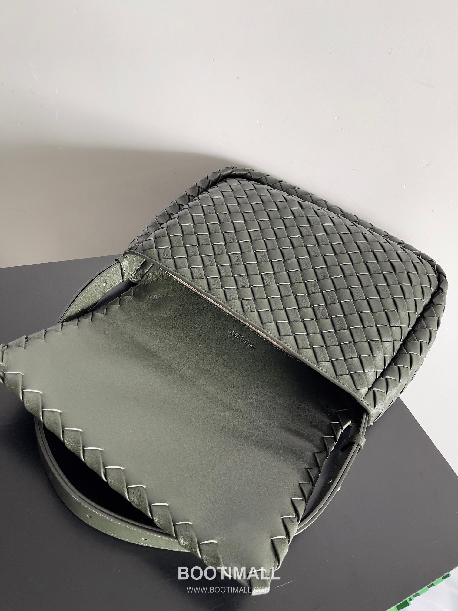 Bottega Veneta Cobble Woven Leather Shoulder Bag 보테가베네타 코블 위빙 레더 숄더백 44cm 6