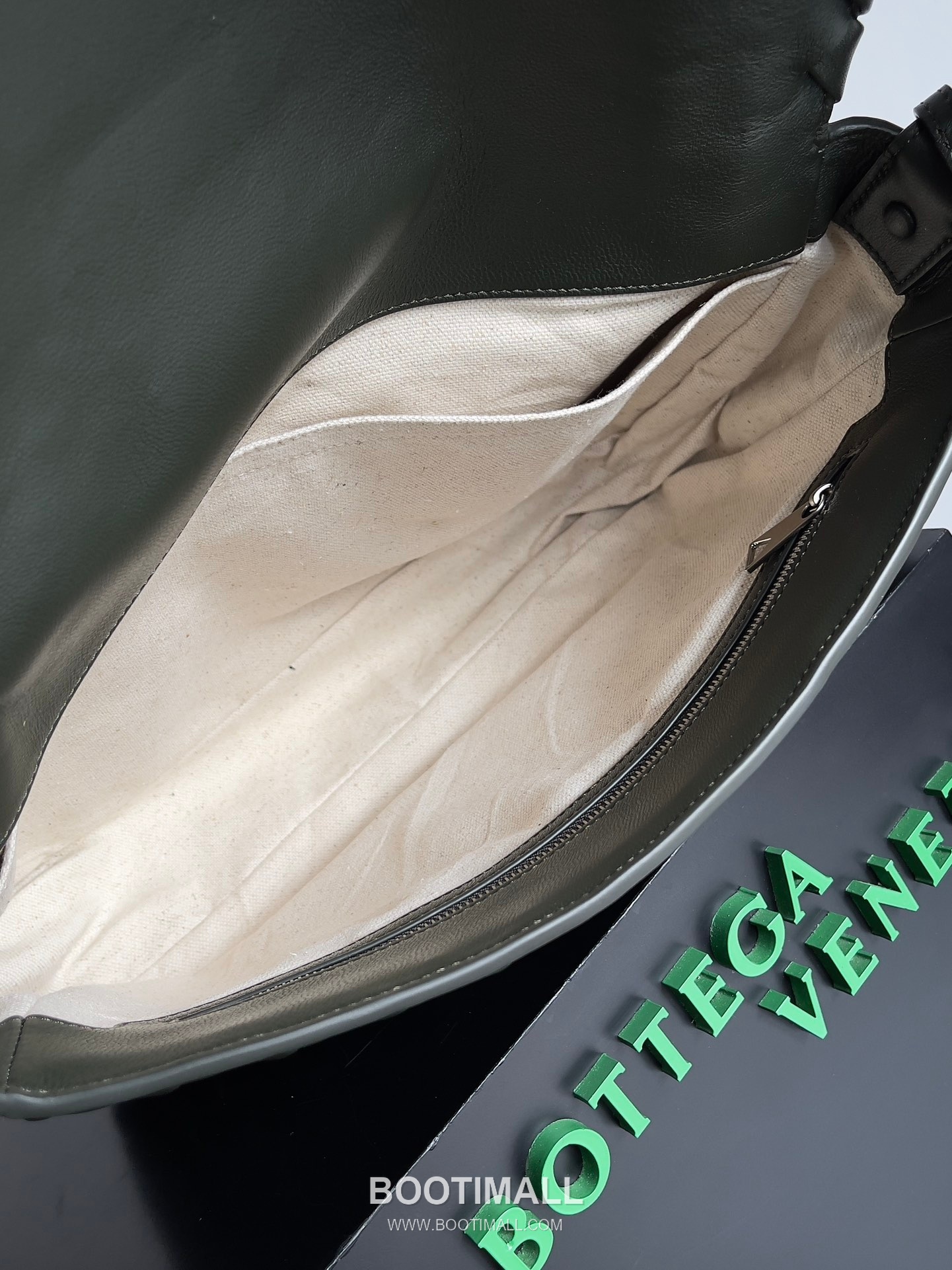 Bottega Veneta Cobble Woven Leather Shoulder Bag 보테가베네타 코블 위빙 레더 숄더백 44cm 7