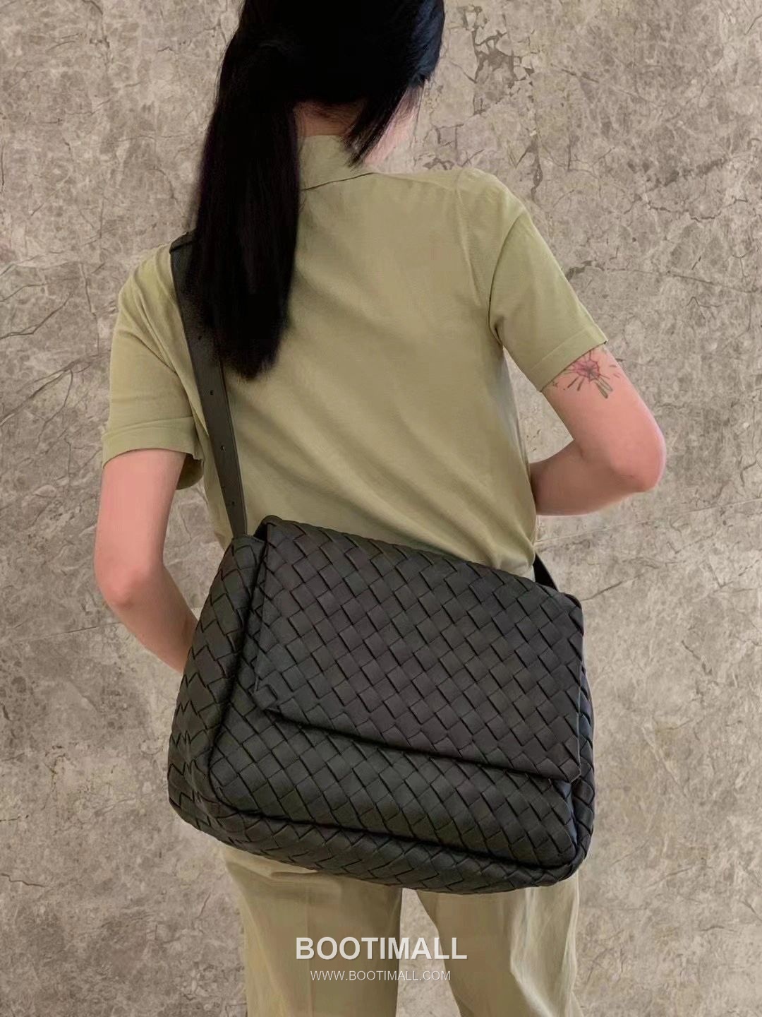 Bottega Veneta Cobble Intrecciato Woven Leather Shoulder Bag 보테가베네타 코블 인트레치아토 위빙 레더 숄더백 44cm 6