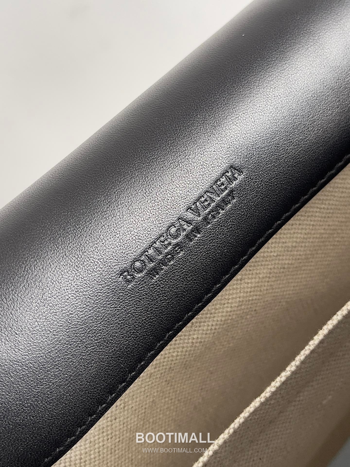 Bottega Veneta Cobble Intrecciato Woven Leather Shoulder Bag 보테가베네타 코블 인트레치아토 위빙 레더 숄더백 44cm 17