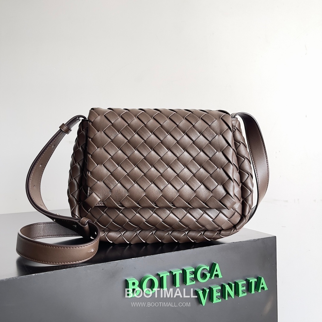 Bottega Veneta Cobble Small Woven Leather Crossbody Bag 보테가베네타 코블 스몰 위빙 레더 크로스백 27cm 1