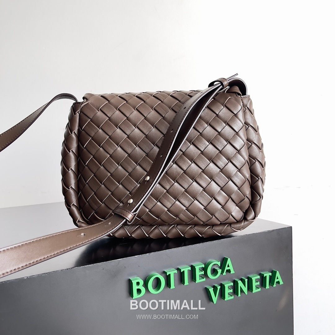 Bottega Veneta Cobble Small Woven Leather Crossbody Bag 보테가베네타 코블 스몰 위빙 레더 크로스백 27cm 2
