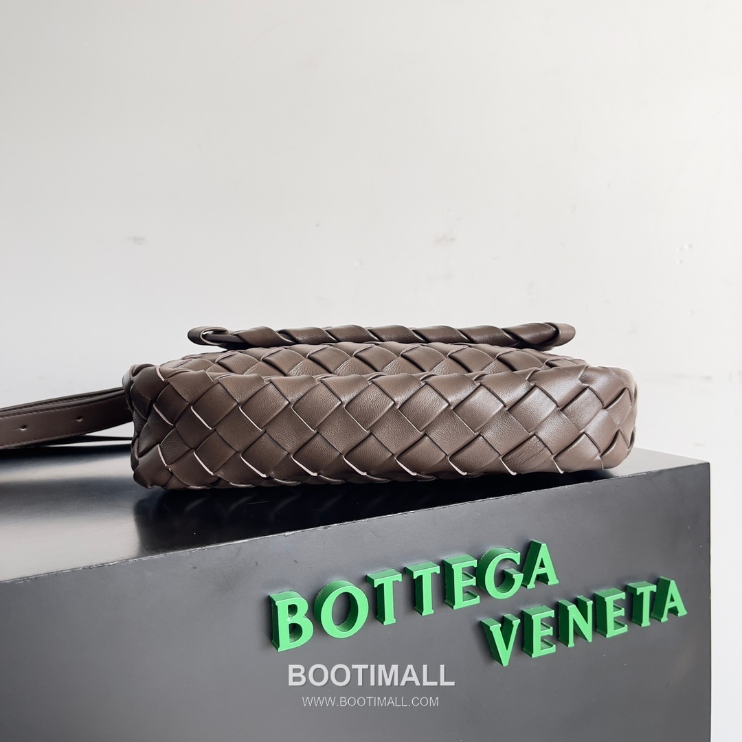 Bottega Veneta Cobble Small Woven Leather Crossbody Bag 보테가베네타 코블 스몰 위빙 레더 크로스백 27cm 4