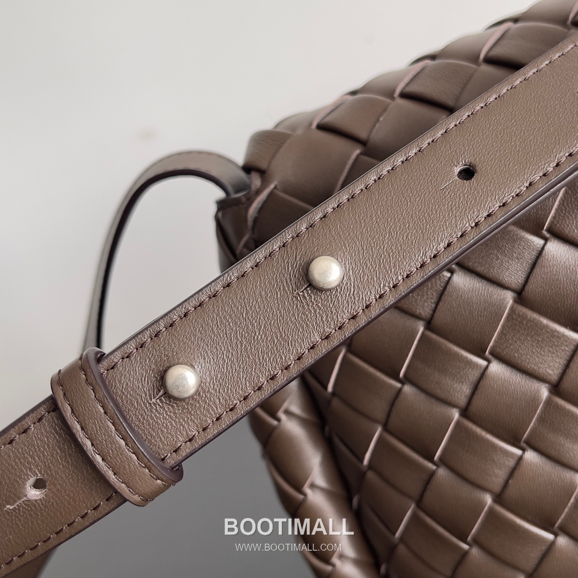 Bottega Veneta Cobble Small Woven Leather Crossbody Bag 보테가베네타 코블 스몰 위빙 레더 크로스백 27cm 5