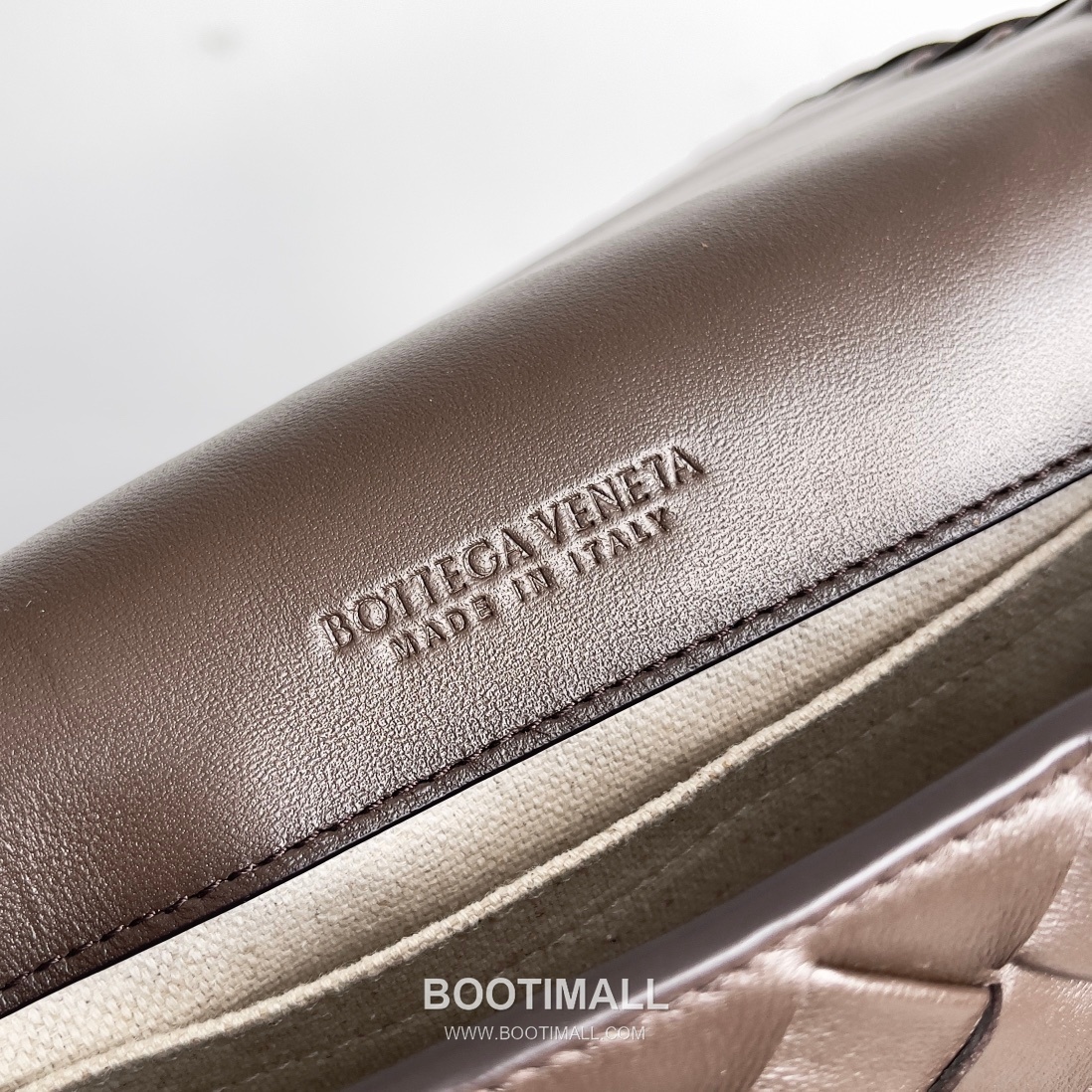 Bottega Veneta Cobble Small Woven Leather Crossbody Bag 보테가베네타 코블 스몰 위빙 레더 크로스백 27cm 9