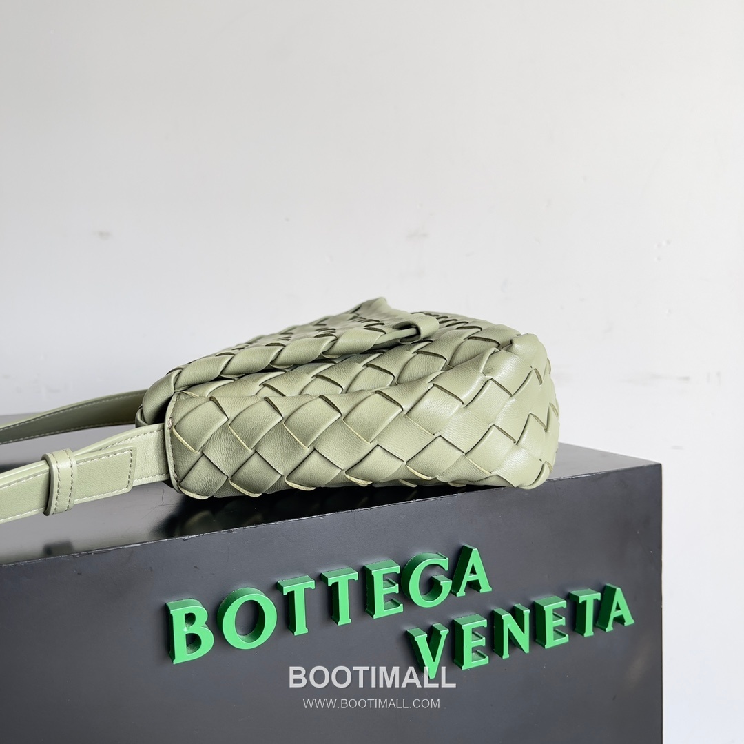 Bottega Veneta Cobble Small Woven Leather Crossbody Bag 보테가베네타 코블 스몰 위빙 레더 크로스백 27cm 3