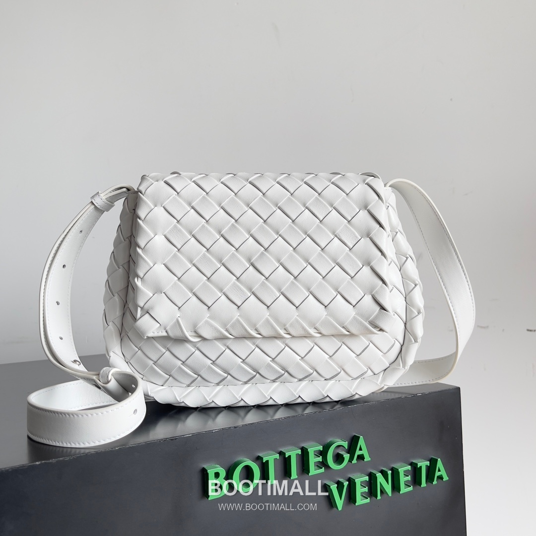Bottega Veneta Cobble Small Woven Leather Crossbody Bag 보테가베네타 코블 스몰 위빙 레더 크로스백 27cm 1