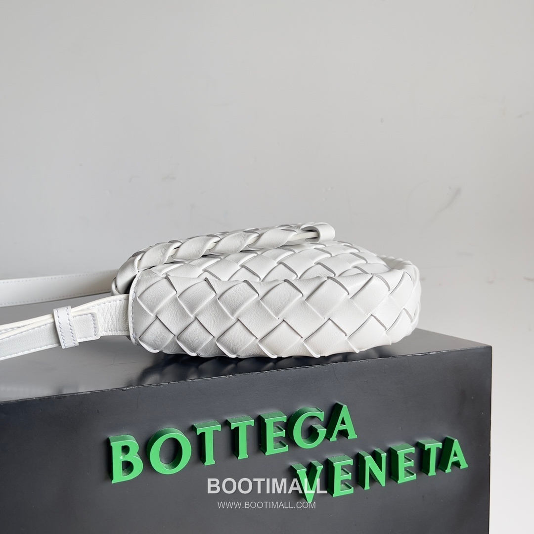 Bottega Veneta Cobble Small Woven Leather Crossbody Bag 보테가베네타 코블 스몰 위빙 레더 크로스백 27cm 3