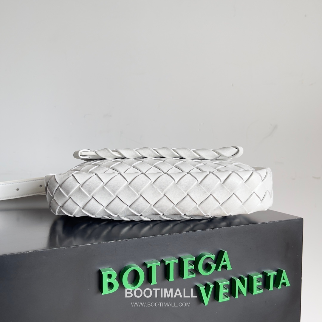Bottega Veneta Cobble Small Woven Leather Crossbody Bag 보테가베네타 코블 스몰 위빙 레더 크로스백 27cm 4
