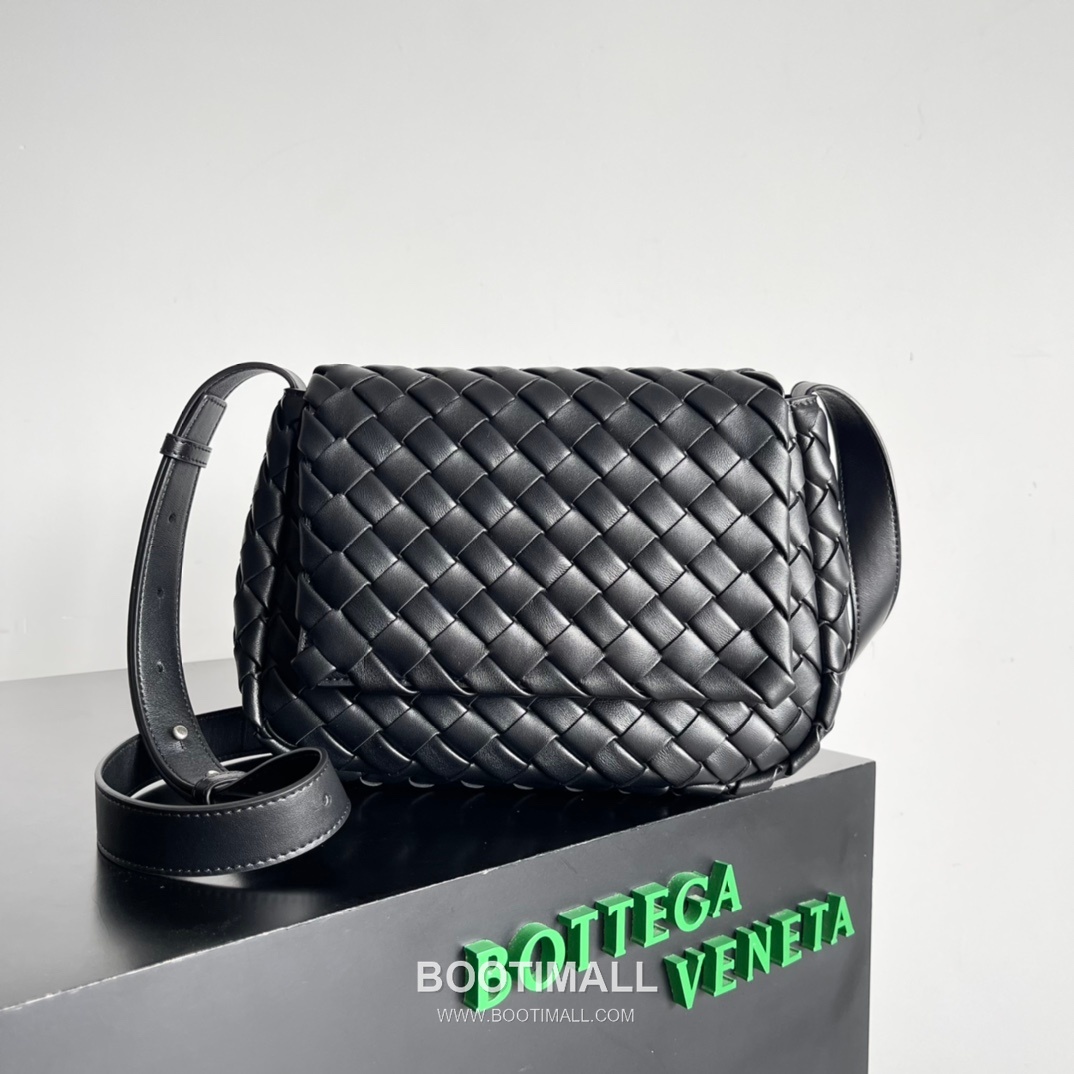 Bottega Veneta Cobble Small Woven Leather Crossbody Bag 보테가베네타 코블 스몰 위빙 레더 크로스백 27cm 1