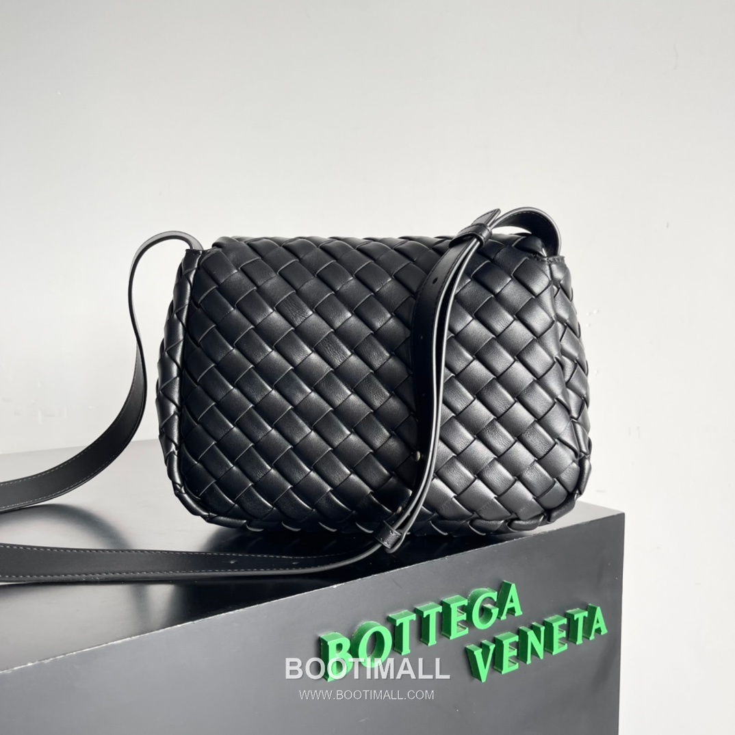 Bottega Veneta Cobble Small Woven Leather Crossbody Bag 보테가베네타 코블 스몰 위빙 레더 크로스백 27cm 2