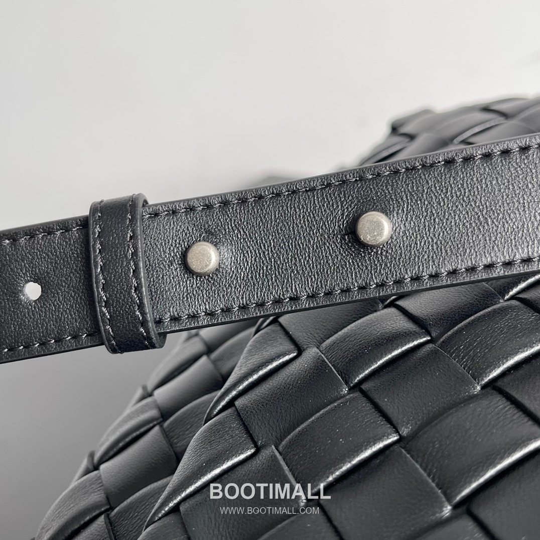 Bottega Veneta Cobble Small Woven Leather Crossbody Bag 보테가베네타 코블 스몰 위빙 레더 크로스백 27cm 5